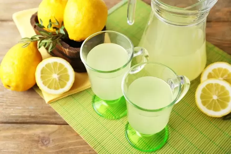 voda s limunom za piće dijeta