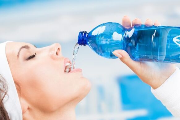 Možete se riješiti 5 kg viška u tjedan dana ako pijete puno vode